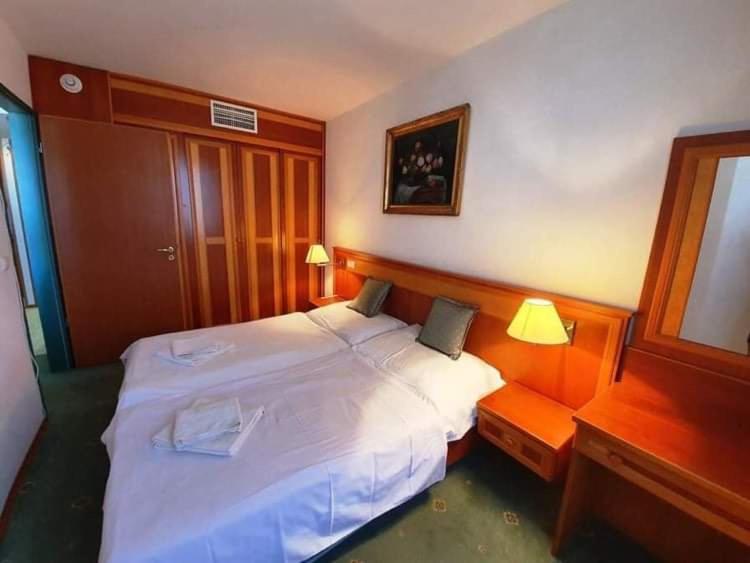 Palota Apartman Hévíz Exterior foto